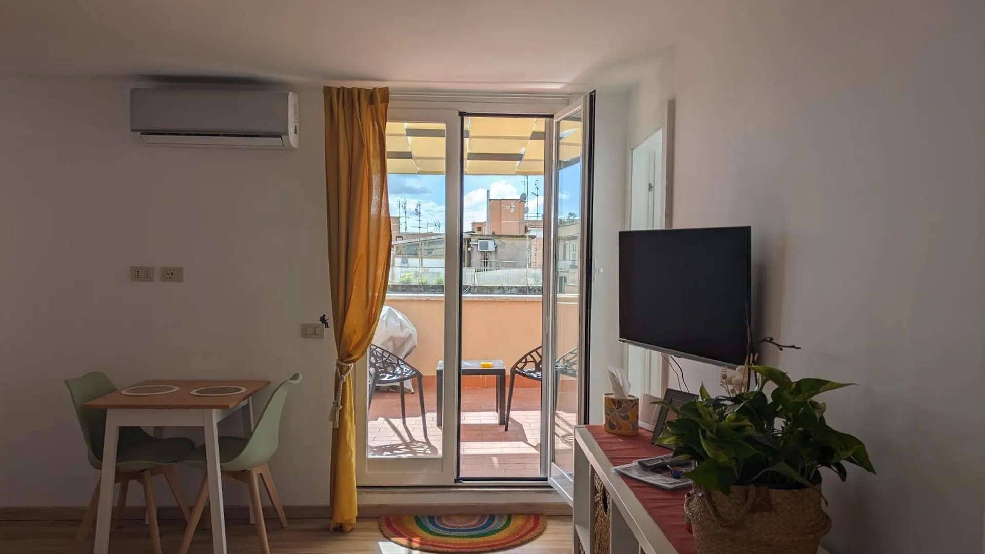 Appartamento Casetta Sole, Superattico Con Terrazzo Vicino San Pietro, New Roma Italia